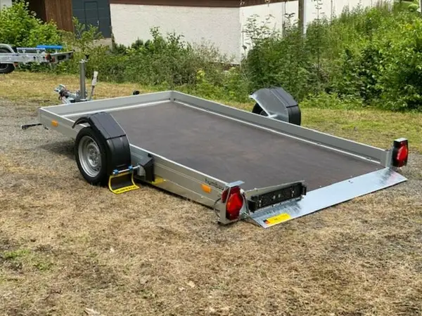Humbaur HKT 183117 S – Absenkbarer Smartanhänger