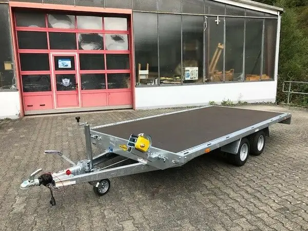 Humbaur Universal 3000 – Multitransporter mit Seilwinde